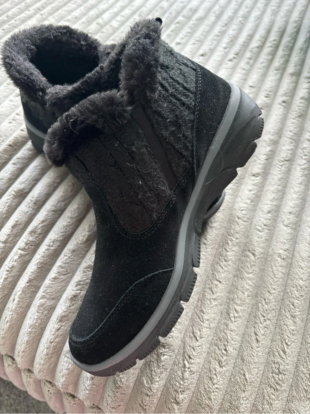Skechers Women's Black Faux-Fur Ankle Winter Boots- like new